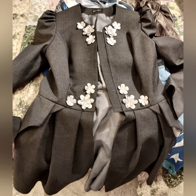Absolutely Gorgeous Outstanding Gray Jacket With Flowers By Laura Galic. Sz M